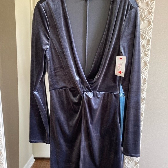 Cotton Candy Velvet Long Sleeve Dress size Medium - New with tags! - Picture 2 of 10